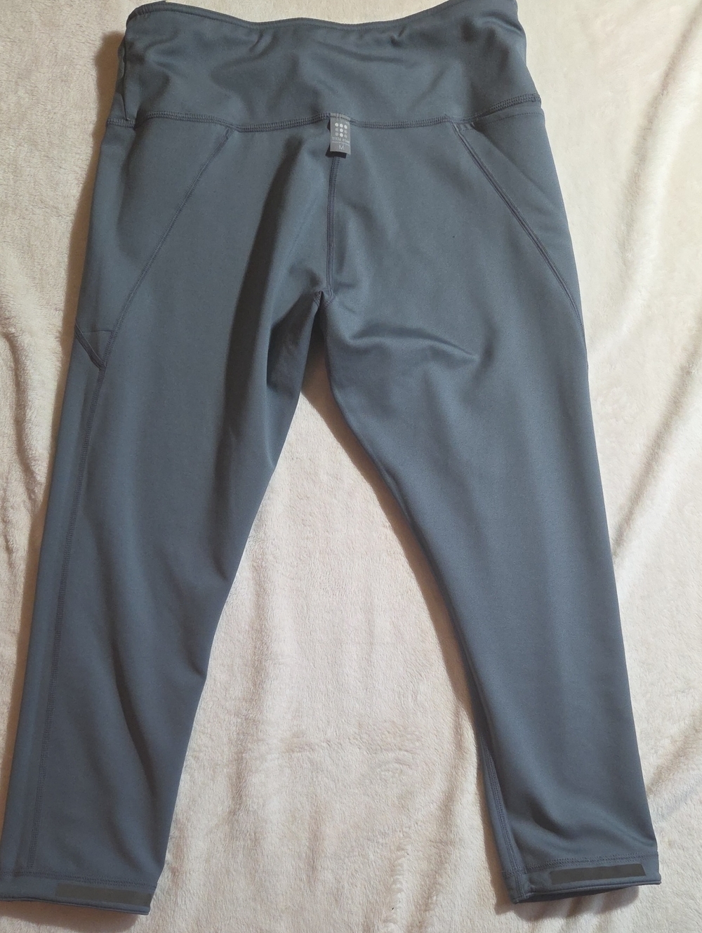 Title Nine Mad Dash Reversible Crops Rhythm Gray Multi Medium - Picture 10 of 12